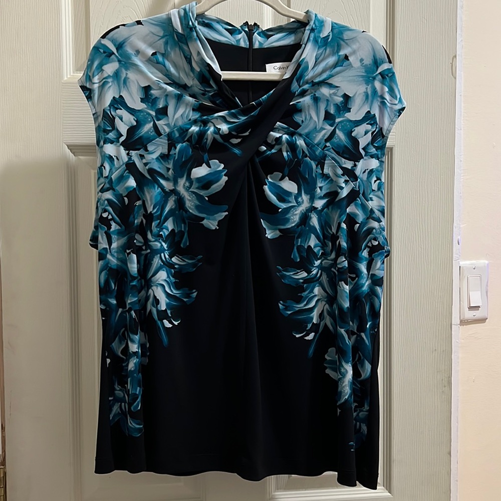Beautiful Twisted Calvin Klein Top 2X